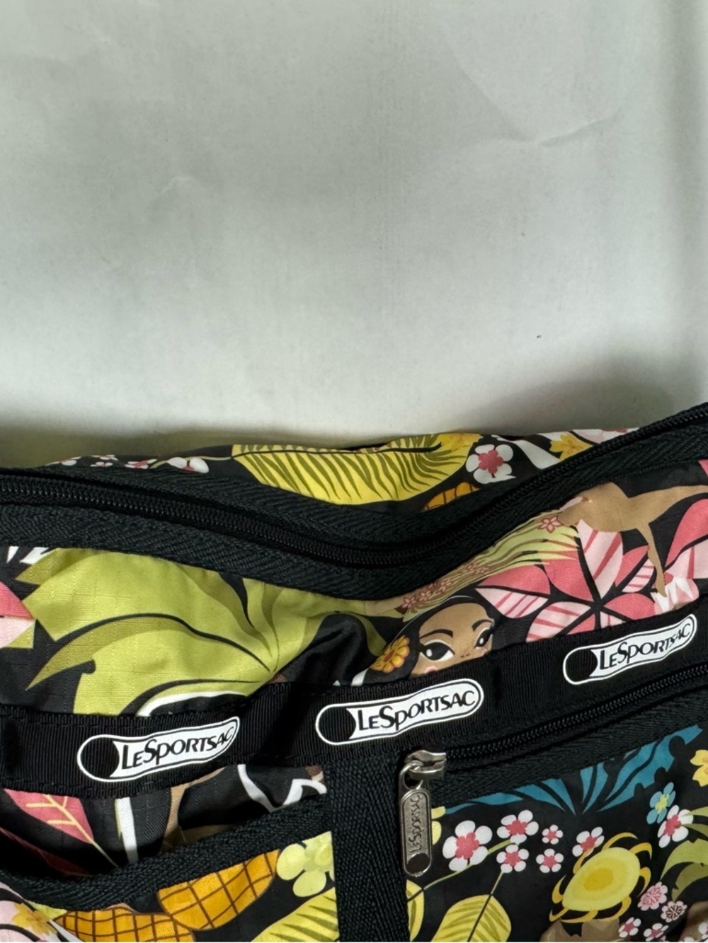 LeSportsac Hawaii Exclusive shoulder or crossbag featuring the Wahine Hula print - Picture 4 of 9
